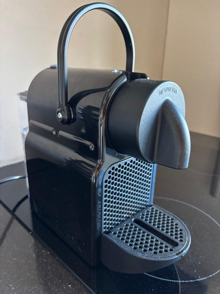 Nespresso Inissia TE KOOP, Machine à espresso, Réservoir d'eau amovible, Dosettes et capsules de café, Enlèvement