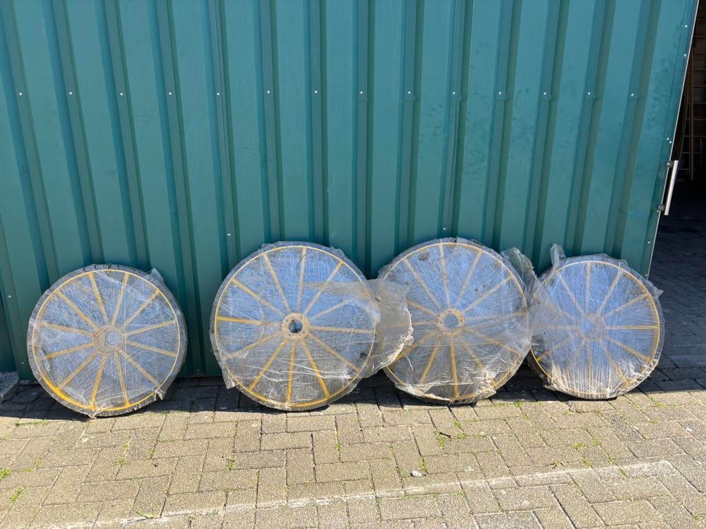 Volle wielen koets, Enlèvement