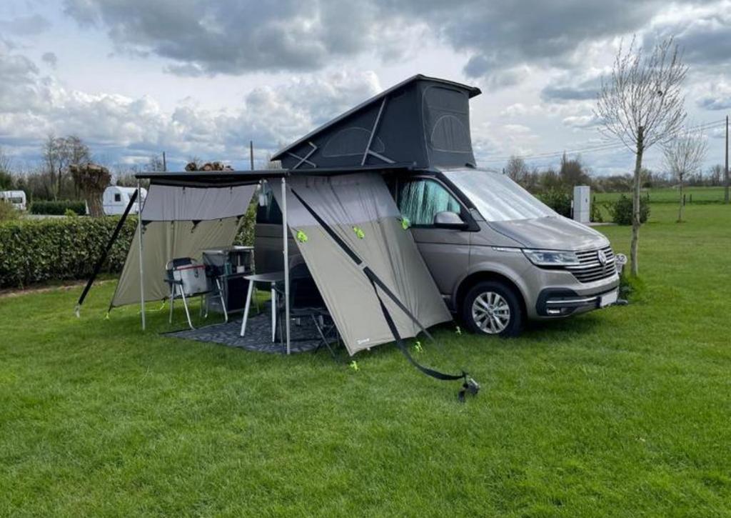 Volkswagen California T6.1 Ocean ACC Automaat 4Motion 150 PK, Caravans en Kamperen, Mobilhomes, Automaat, Chemisch toilet, Volkswagen