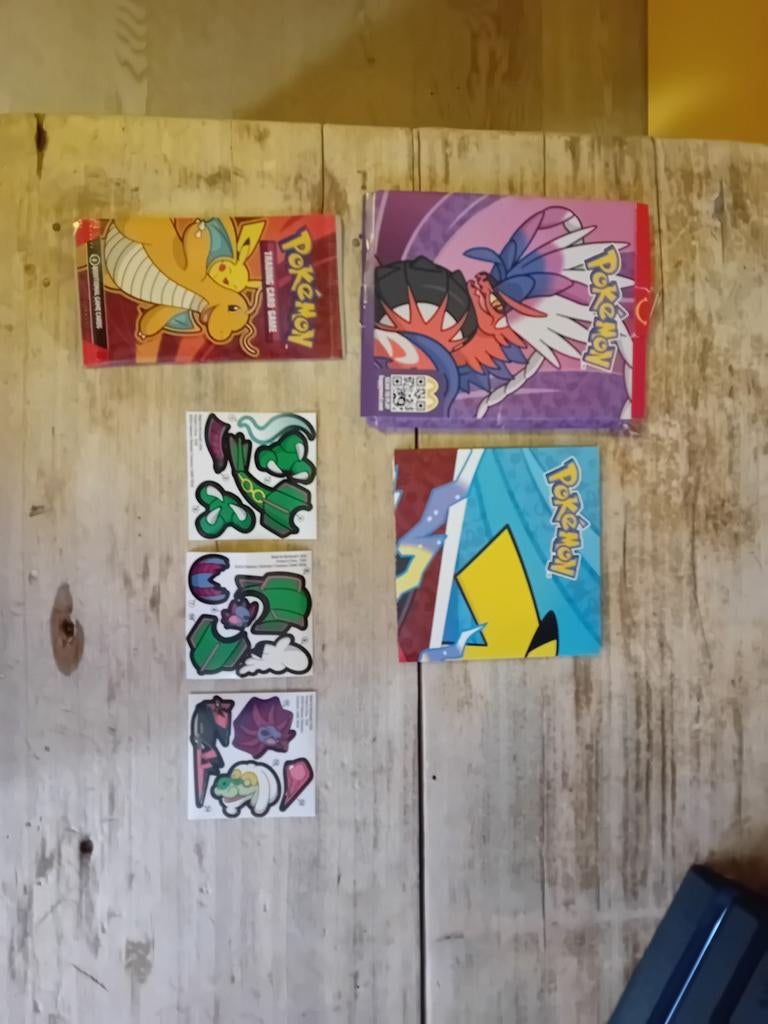 Pokemon macdonalds 2025 happy meal pack + stickers, Hobby en Vrije tijd, Verzamelkaartspellen | Overige, Ophalen
