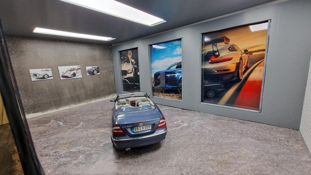 1/18 Diorama/presentoir auto a l'echelle | PVC + led, Enlèvement ou Envoi, Neuf