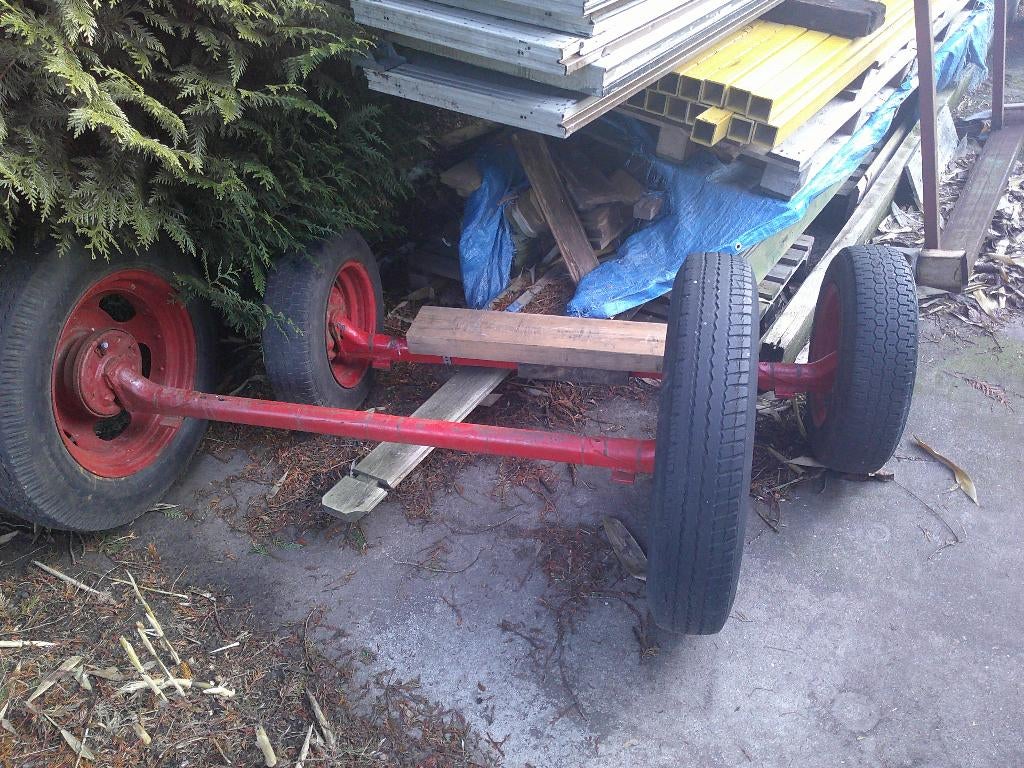 2 assen met bijbehorende wielen (geremd), Ophalen