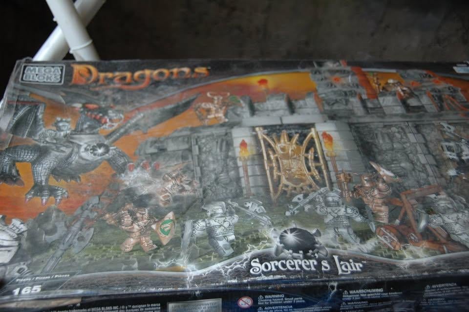 château vintage avec ses personnages et son dragon, Enfants & Bébés, Jouets | Playmobil, Enlèvement, Utilisé