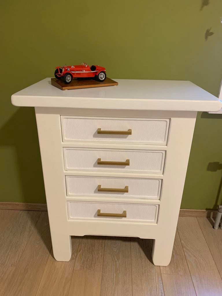 Wit kastje met 4 lades en gouden handgreepjes, Ophalen, Zo goed als nieuw