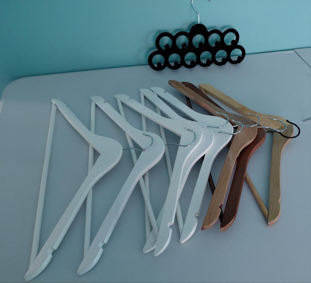 Cintres en bois, Bois