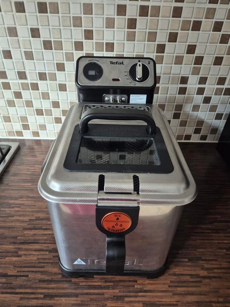 Friteuse Tefal (comme NEUVE), Elektronische apparatuur, Frituurpannen, 4 liter of meer, Ophalen, Zo goed als nieuw, Uitneembare binnenpan