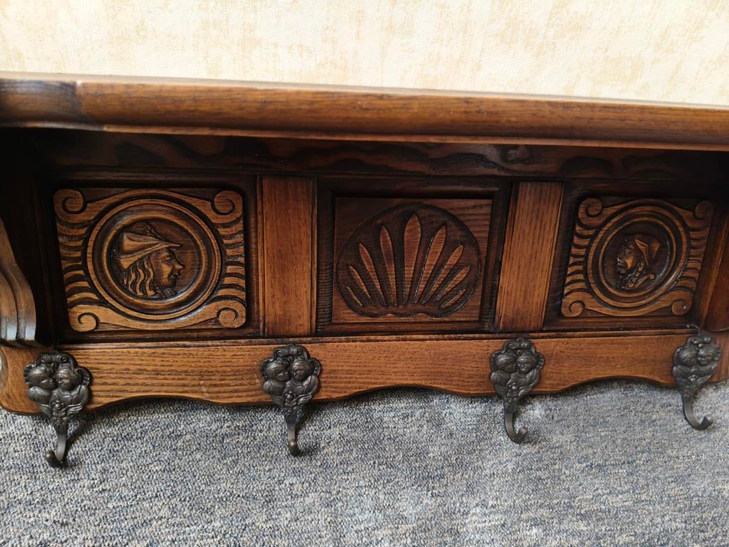 Oude eiken handgesneden kapstok "Tijl en Nele", Ophalen