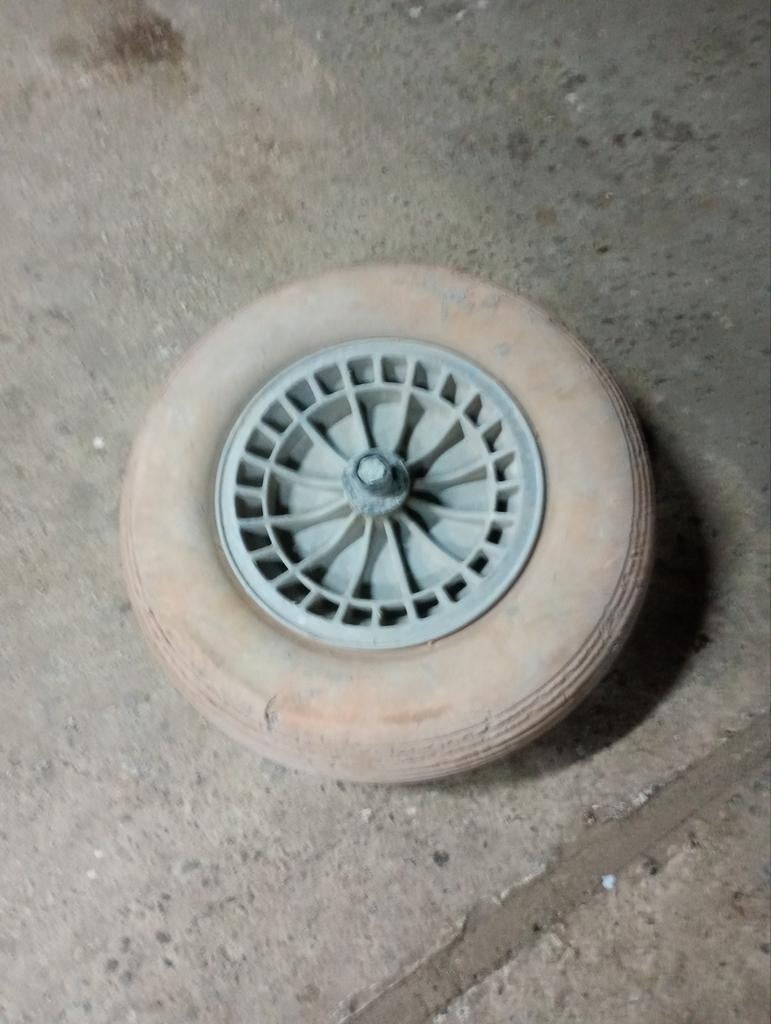 Volle kruiwagenband, Ophalen, Zo goed als nieuw