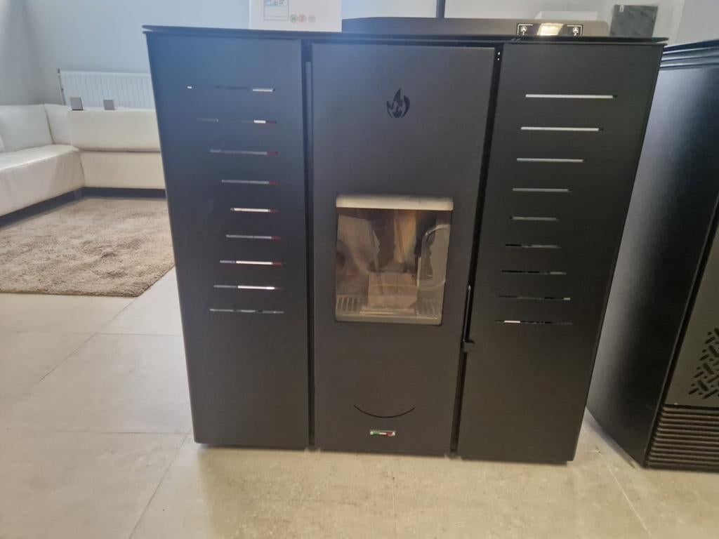 Demo Mondena hydro 25kw.5j garantie. Gratis levering, Huis en Inrichting, Kachels, Ophalen of Verzenden, Nieuw, Pelletkachel