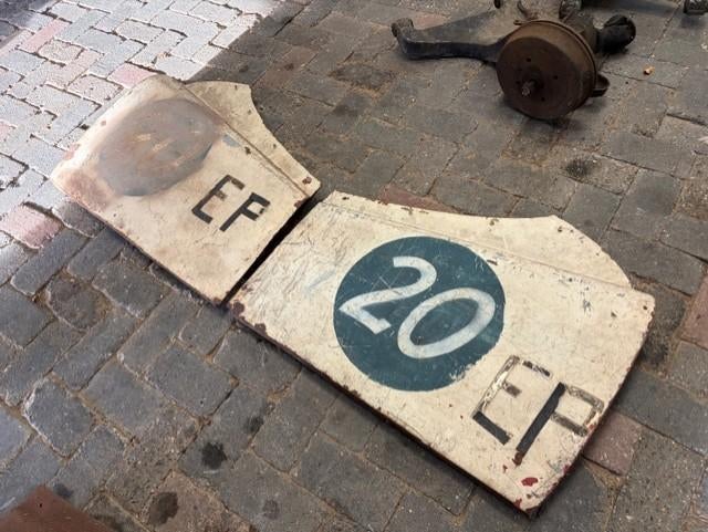 Triumph T2 longdoor deuren, Enlèvement