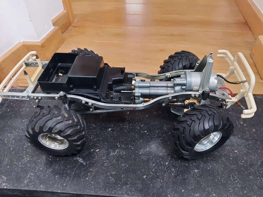 Tamiya vintage toyota hilux bruiser en pleine restauration, Enlèvement ou Envoi