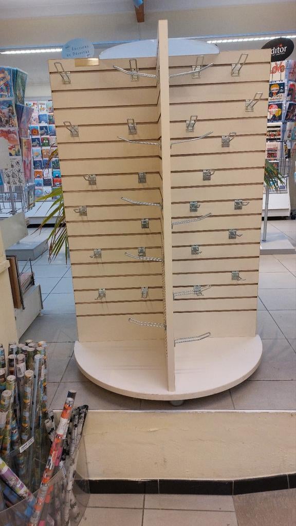 Présentoir demi rond, Enlèvement