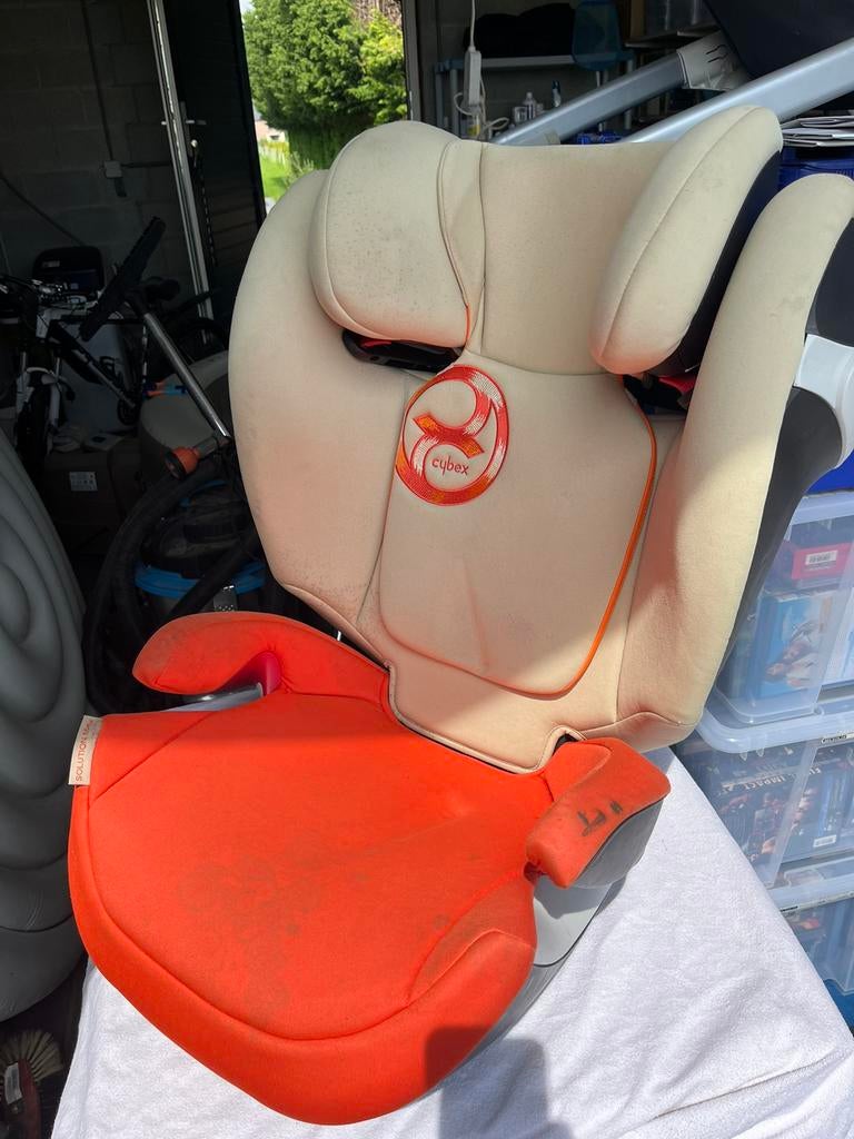 Siège auto , comme neuf juste  lessiver les housses, Comme neuf