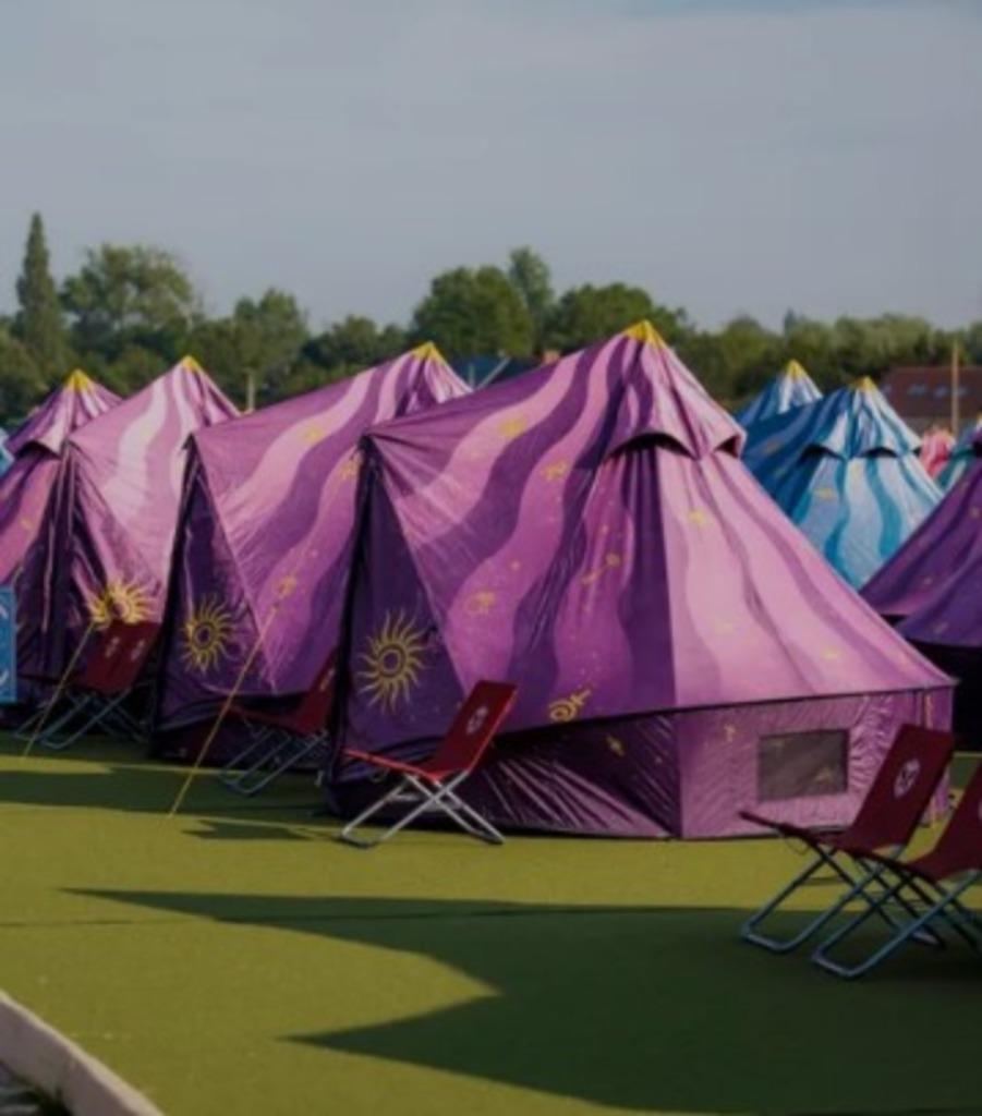 2 pcs tent 1 strandtent en 1 grote tenten., Caravanes & Camping, Tentes, Enlèvement, Comme neuf, Jusqu'à 4