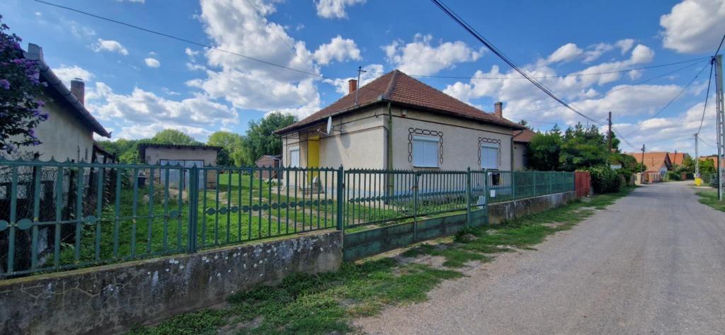 idn250812 Tiszafüred Familienhuis, 115 m², Tiszafüred, 3 kamers, Stad