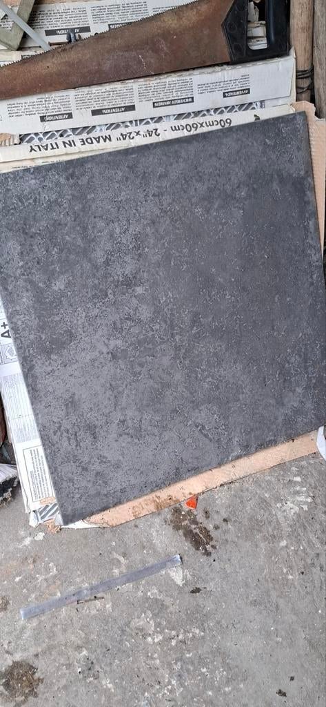 Carrelage 60x60.superbe  gris foncé rustique bord ciselé, Enlèvement, Comme neuf