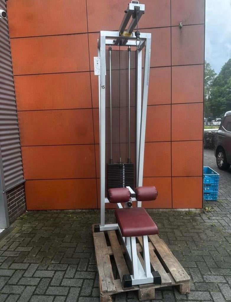 Technogym Lat Pulley met 90kg Steekgewichten, Ophalen, Gebruikt
