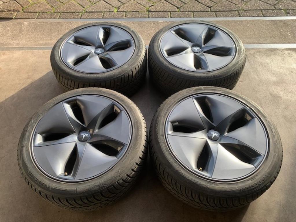 TESLA MODEL 3 AERO VELGEN + WINTERBANDEN 235 45 R18 + TPMS, Ophalen of Verzenden, Zo goed als nieuw