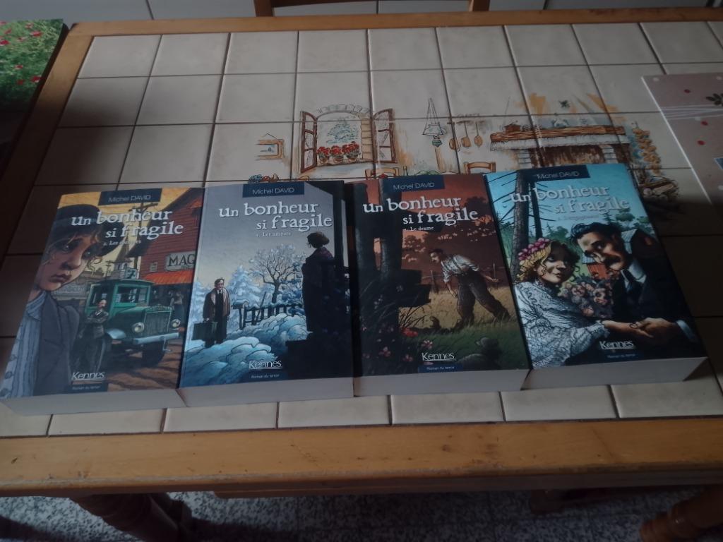 4 livres "un bonheur si fragile " édition Kennes, Ophalen, Zo goed als nieuw