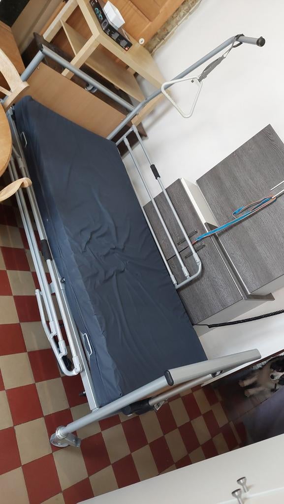 Lit médicalisé complet - parfait état, Divers, Matériel Infirmier, Enlèvement