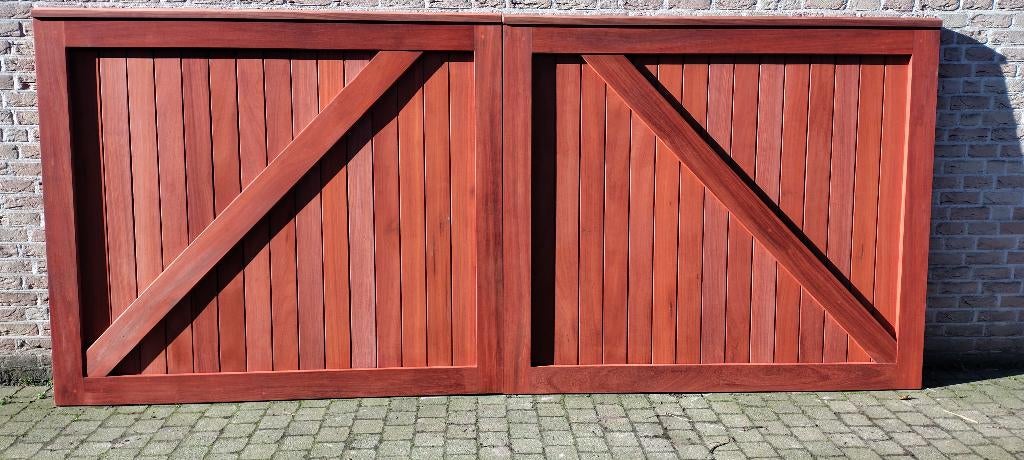 houten padouk poort beedte 424cm hoogte 184cm dikte 6,8cm, Tuin en Terras, Ophalen, Zo goed als nieuw, 150 tot 200 cm, Hout