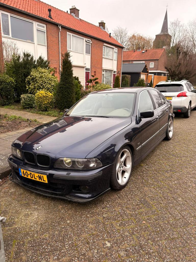 Bmw e39 523i (525i motor), Auto's, Automaat, 4 deurs, Achterwielaandrijving, Beige