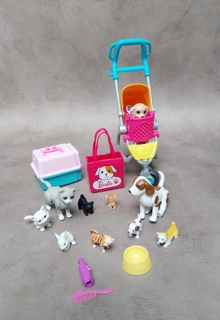 Barbie - Setje met allerlei huisdier accessoires, Kinderen en Baby's, Speelgoed | Poppen, Zo goed als nieuw, Barbie, Ophalen of Verzenden