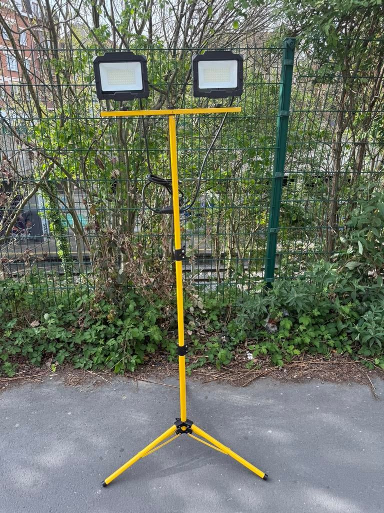 DOUBLE LAMPE DE CHANTIER 100WATT NEUF PROMO POUR 40€!, Bricolage & Construction, Éclairage de chantier, Enlèvement, Avec pied