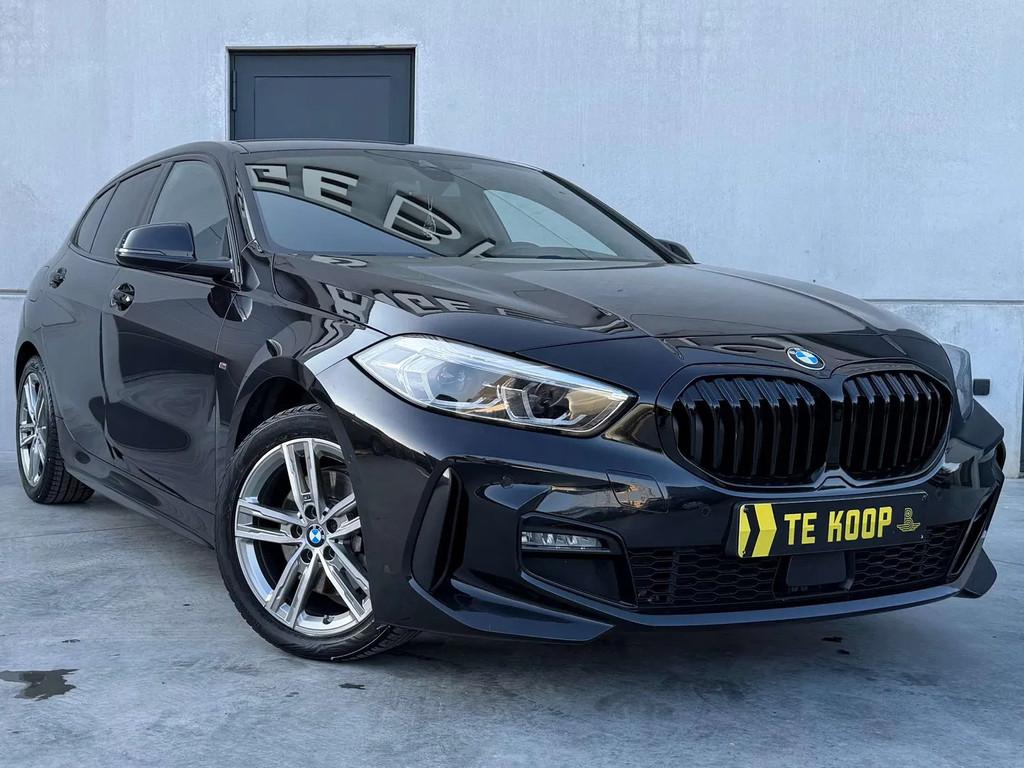 BMW 1 Serie 118 M-PACK*Automaat*Carplay*Stuurwielverwarming*, Auto's, Automaat, 1 Reeks, Gebruikt, Zwart