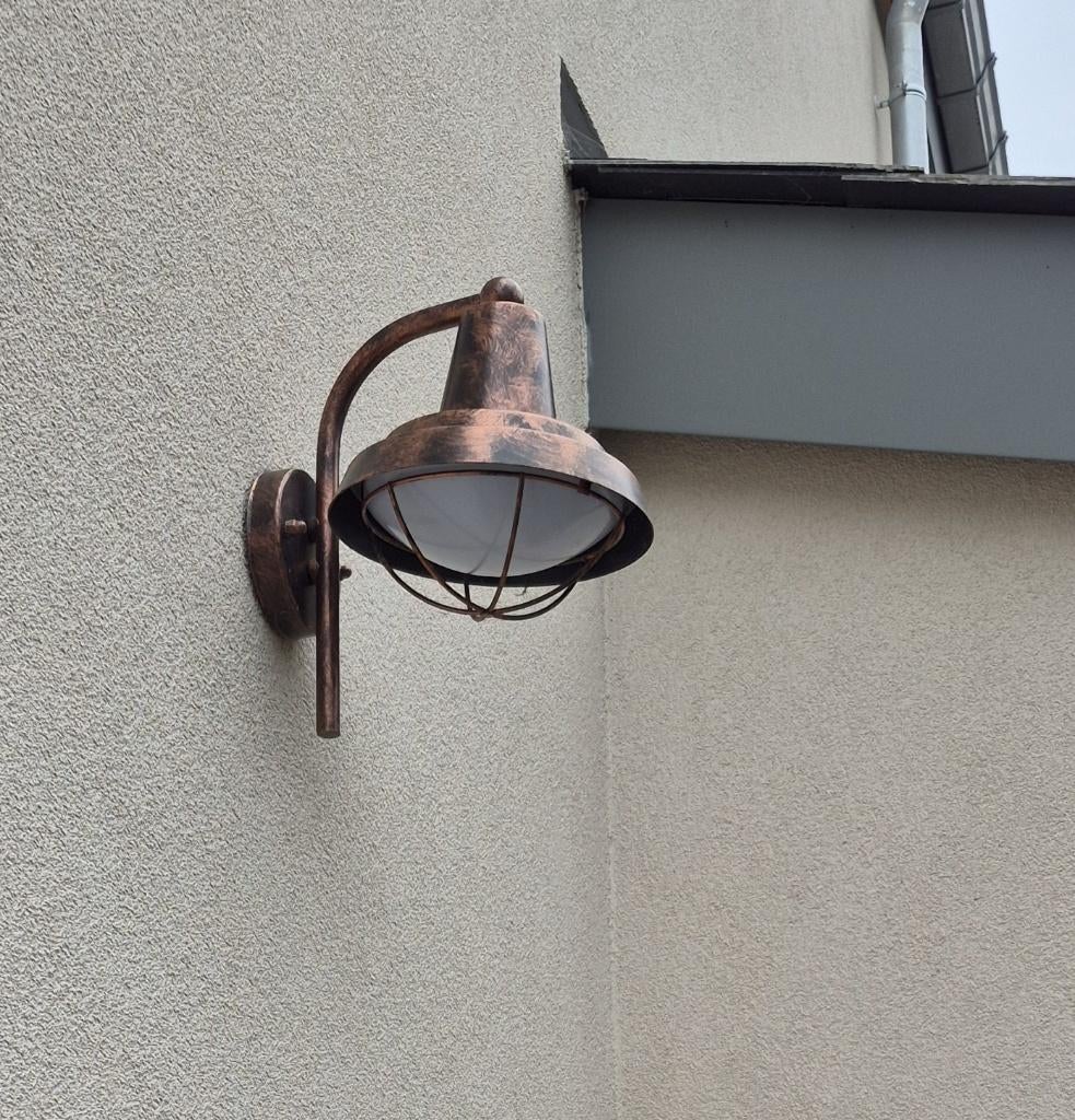 Lampe Jardin, Enlèvement