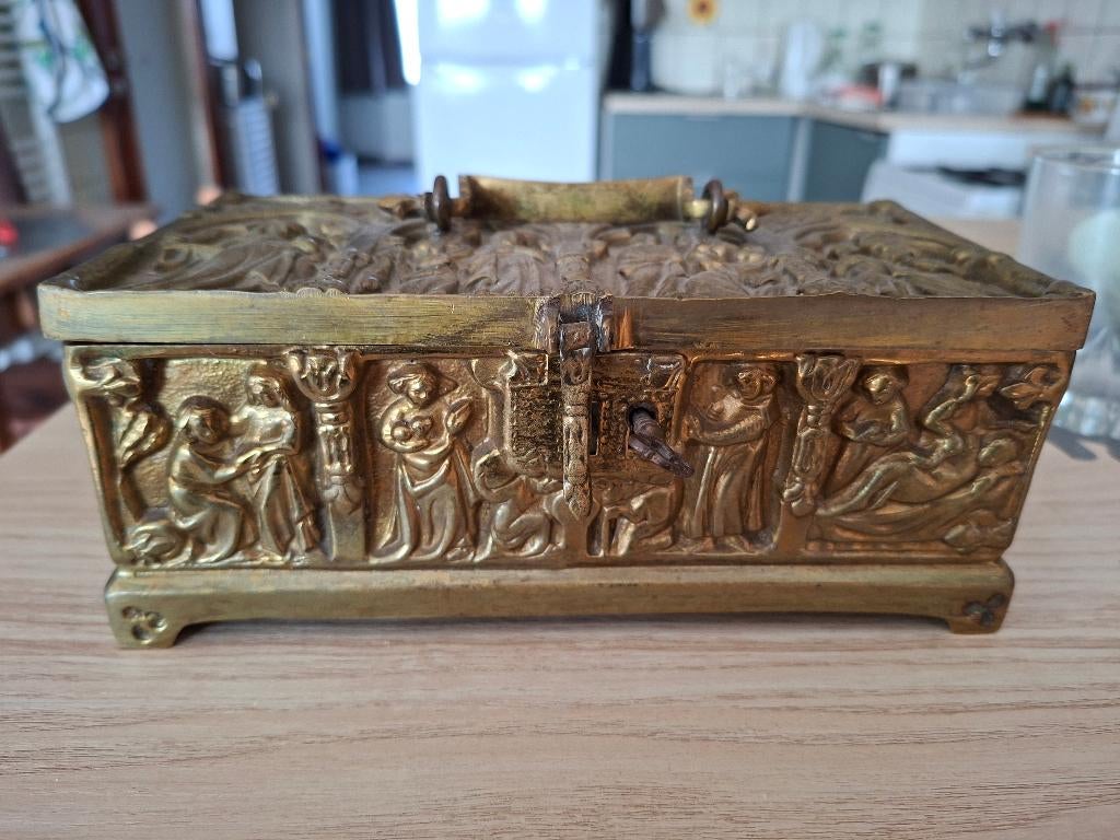 Coffret à bijoux anciens en bronze, Enlèvement, Bronze