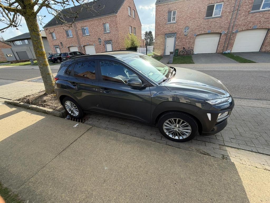 Hyundai Kona met 114.000 km, Auto's, Hyundai, Parkeersensor, 4 deurs, Zwart, Leder en Stof
