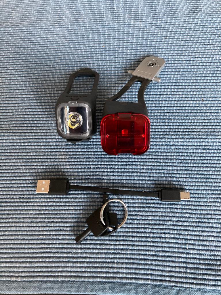 Fietsverlichting, Fietsen en Brommers, Fietsaccessoires | Fietsverlichting, Ophalen, Verlichtingsset, Overig, Zo goed als nieuw