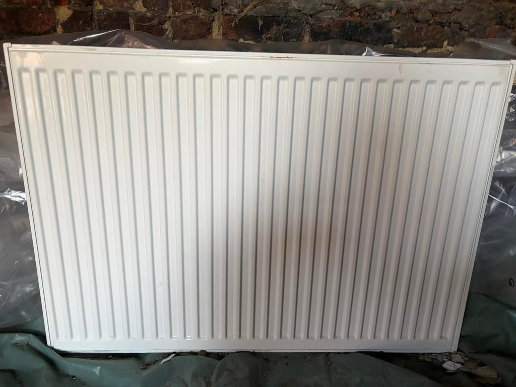 Radiateur tripple 90x70 avec vanne the, Bricolage & Construction, Enlèvement, Comme neuf, Radiateur