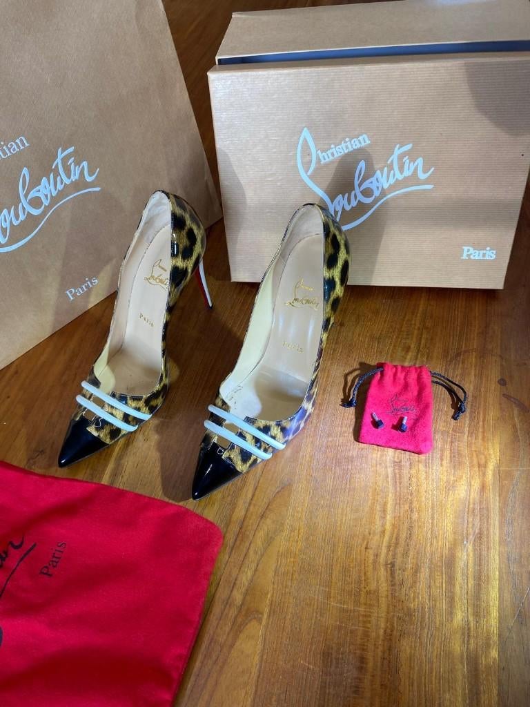 Chaussure escarpins LOUBOUTIN pointure 39, Escarpins, Comme neuf, Enlèvement, Louboutin
