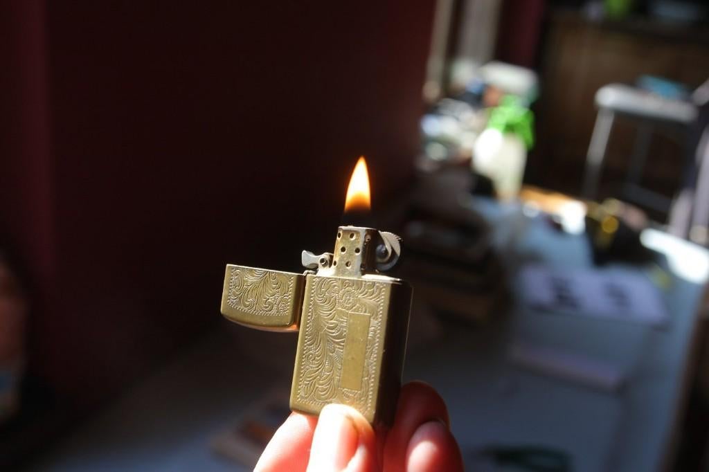 Zippo Venetian 1990, Verzamelen, Rookartikelen, Aanstekers en Luciferdoosjes, Zo goed als nieuw, Aansteker, Ophalen of Verzenden