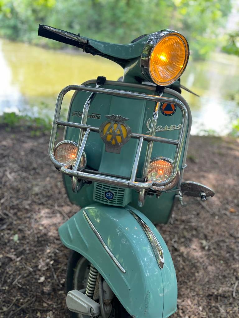 Vespa met looks