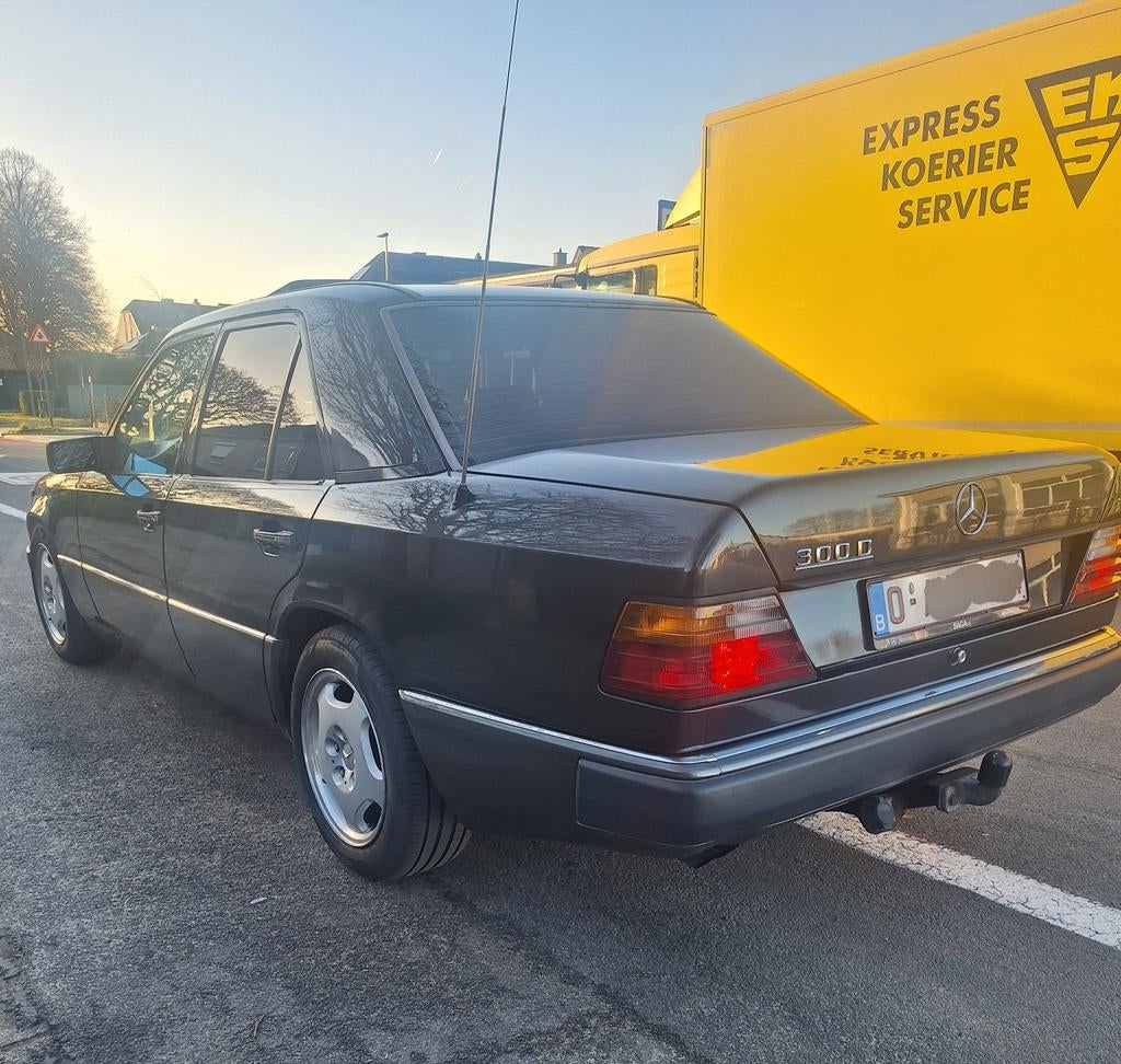 Mercedes W124 Ancêtre / 300D.  *AUTOMATIQUE*, Autos, Achat, USB, 5 portes, Automatique