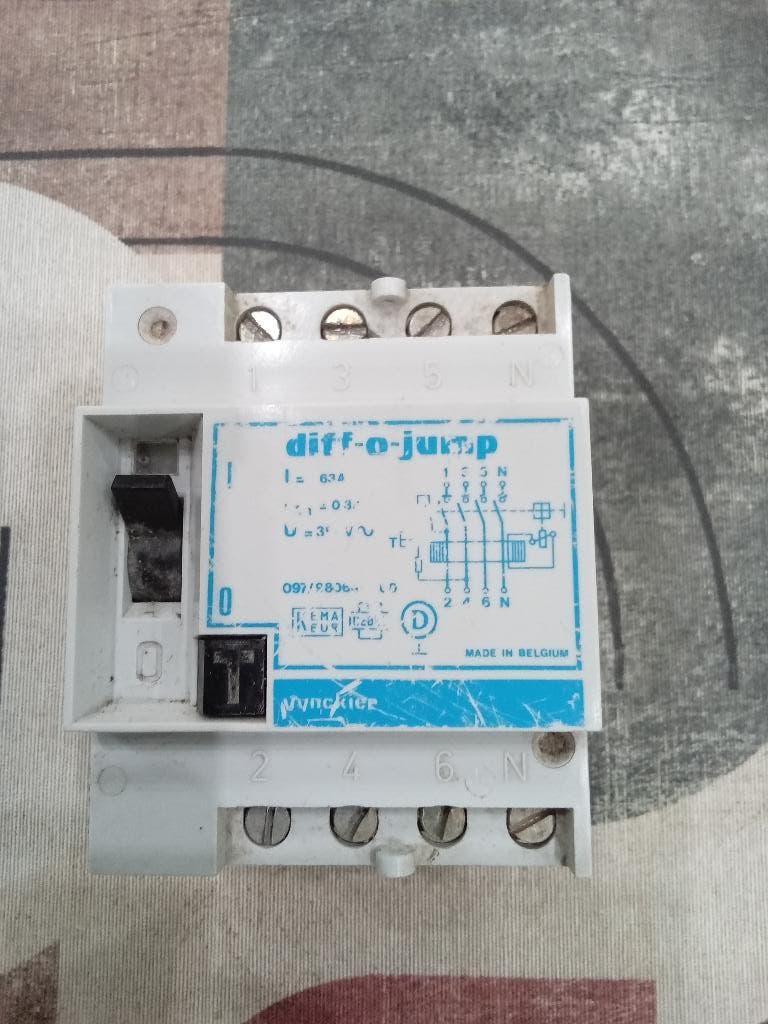 Disjoncteur différentiel, Bricolage & Construction, Électricité & Câbles, Enlèvement