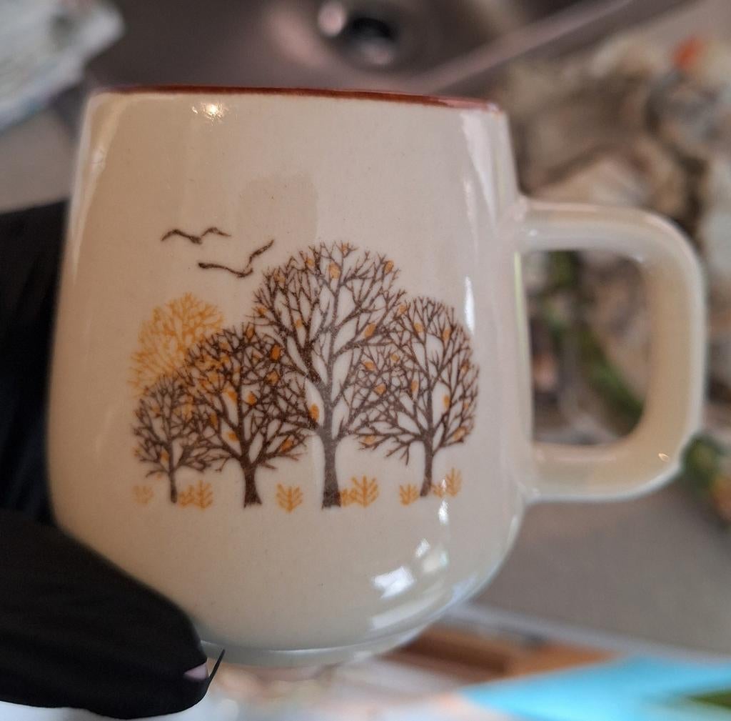 Recherché : vaisselle Churchill England Trees, Enlèvement