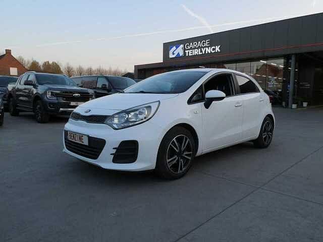 Kia Rio 1.2 i benzine 85pk 5d Business '15 104000km (97750), Auto's, Kia, Euro 6, Wit, 115 g/km, Bedrijf