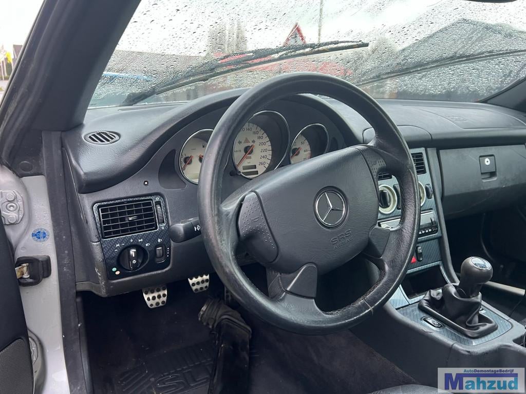 MERCEDES SLK R170 Interieur losse delen afdekkappen kast sch, Gebruikt, Mercedes-Benz AG, Mercedes-Benz, Mercedesstrasse 120
70372  Stuttgart, DE
