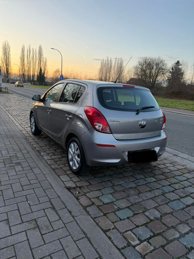 Hyundai i20 essence, Achat, 1045 kg, Boîte manuelle, Noir