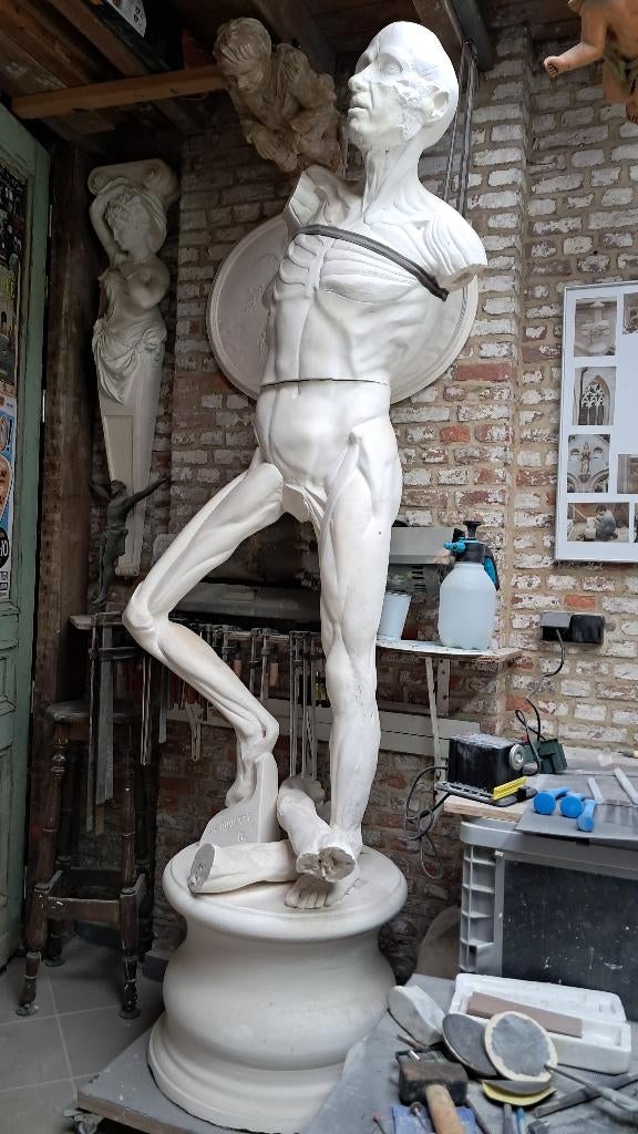 TE KOOP: Uniek Monumentaal Beeld (H: 240 cm, Ophalen