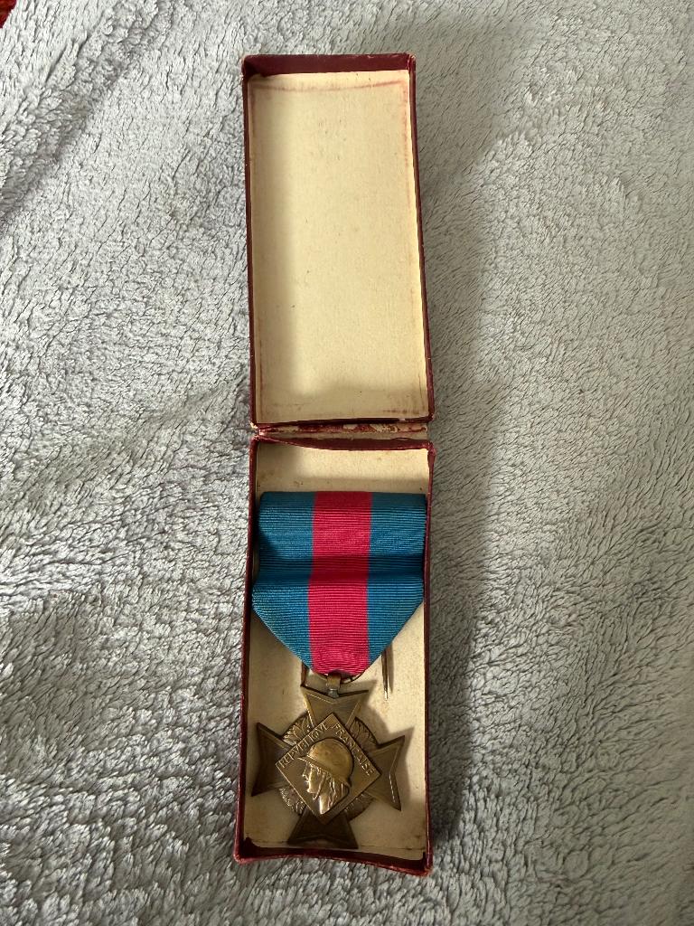 Medaille, Verzamelen, Militaria | Algemeen, Overige soorten, Lintje, Medaille of Wings, Verzenden