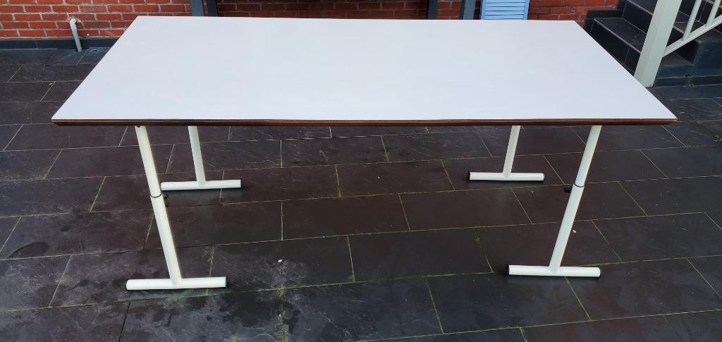 Table Ajustable 50 euros, Maison & Meubles, Enlèvement ou Envoi, Réglable en hauteur, Comme neuf