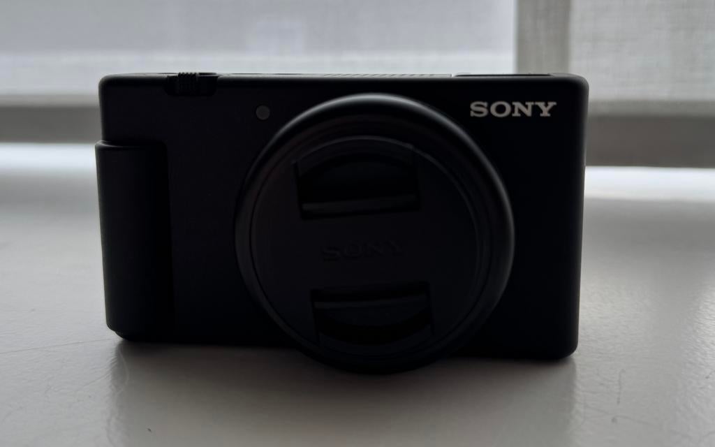 Sony zv-1f + silicone hoesje, Audio, Tv en Foto, Fotocamera's Digitaal, Ophalen, Zo goed als nieuw, Compact, Sony