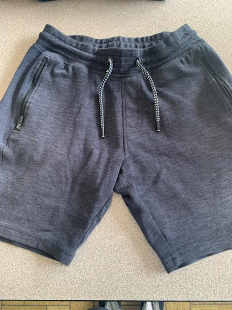 short Fish & chips - maat 146, Kinderen en Baby's, Kinderkleding | Maat 170, Broek, Fish & Chips, Gebruikt, Ophalen of Verzenden