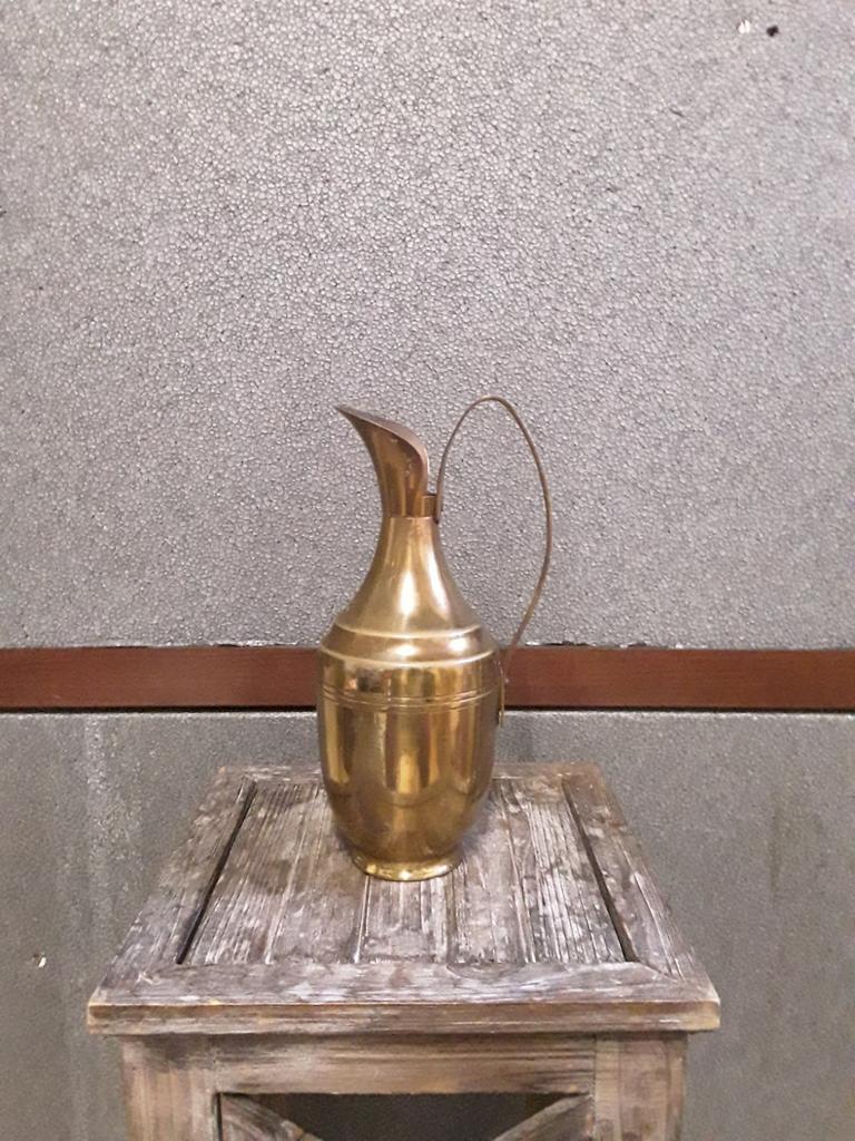 Cruche en cuivre, Enlèvement