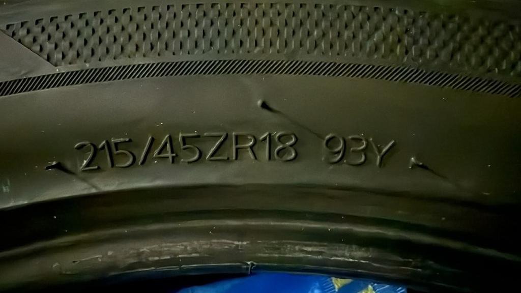 4 pneus Hankook aout 2025 215/45R18, 215 mm, Véhicule de tourisme, Pneus été, Enlèvement